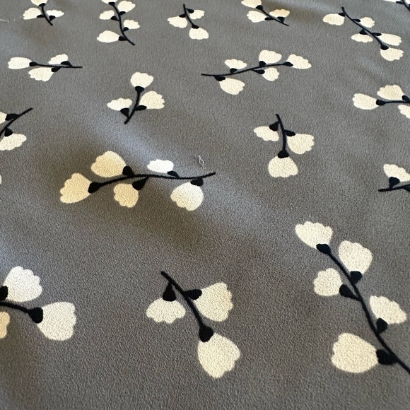 Anne Klein Floral Sleeveless Grey Blouse - Picture 5 of 8